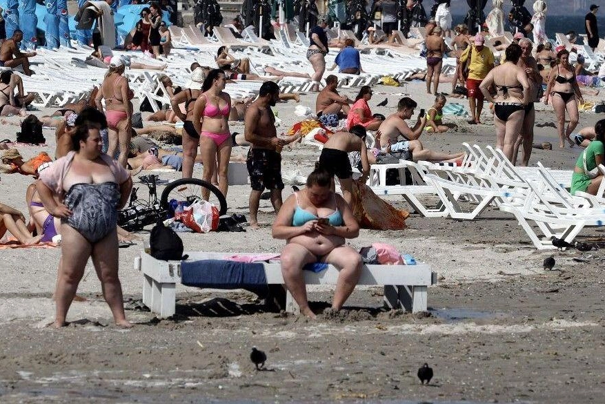 Odessa e le spiagge riaperte. Quando l’estate resiste alle bombe