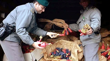 Roma, maxi sequestro di botti e fuochi d’artificio: trovate 6 tonnellate di materiale esplosivo in tre furgoni