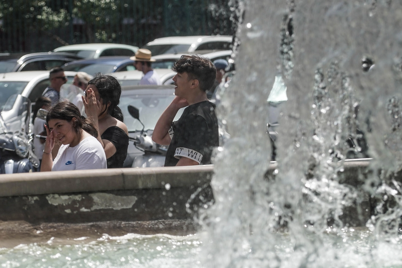 Caldo: temperature più alte della media a Napoli 