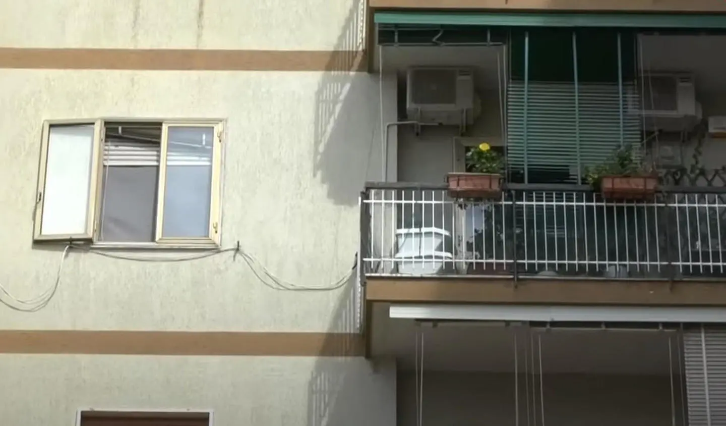 Tredicenne Precipitato Dal Balcone A Gragnano, Minacce In Chat ...