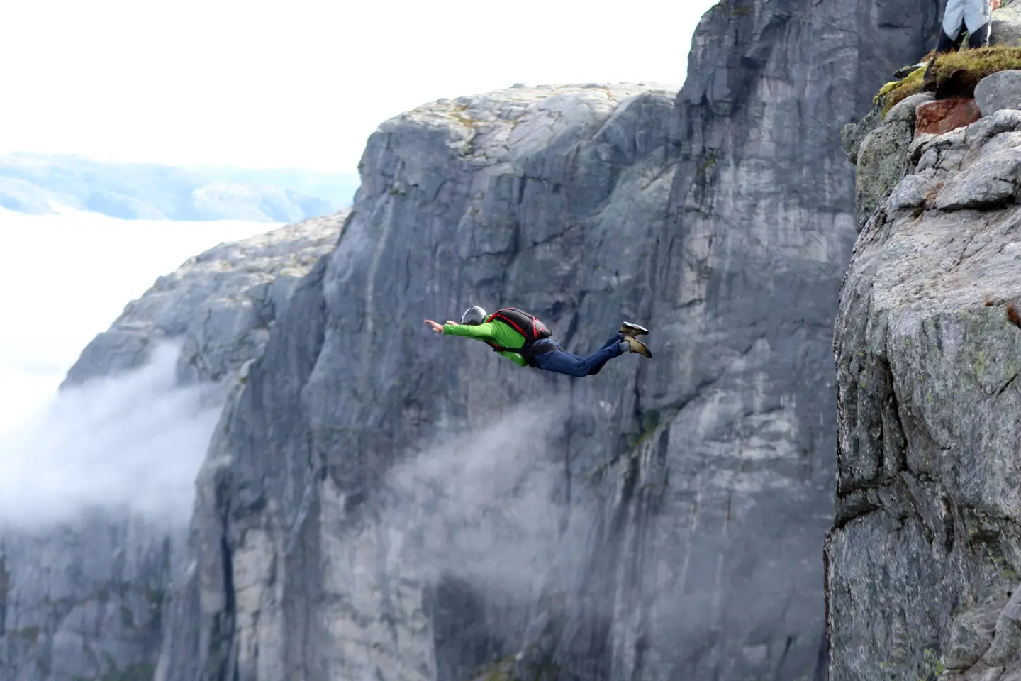 Base jumper si schianta e muore in Val di Fassa