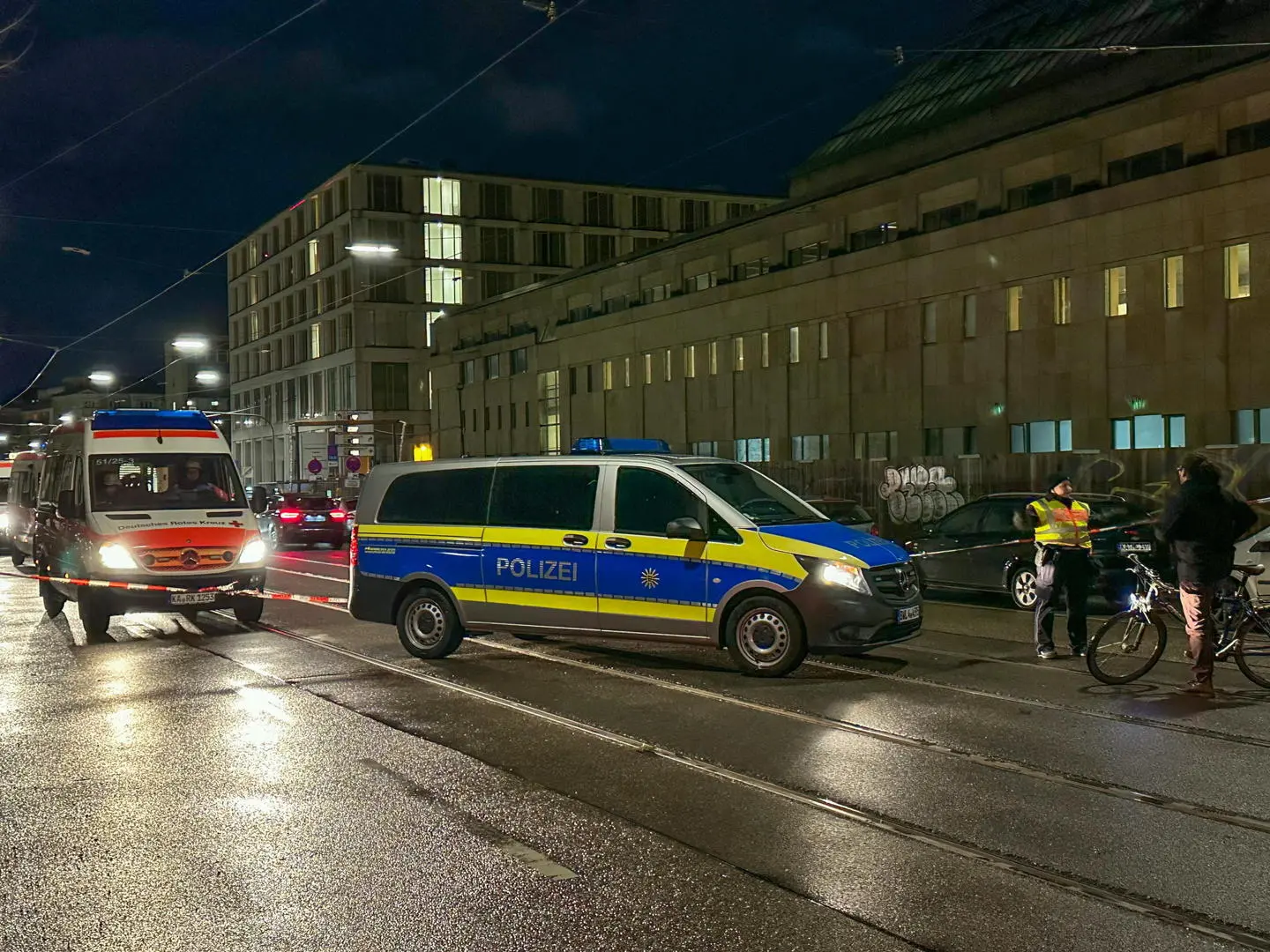 Germania, barricato con ostaggi in farmacia a Karlsruhe. Blitz della polizia: un arresto