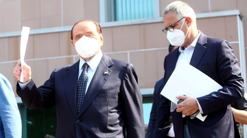 Cos’è la leucemia mielomonocitica cronica: sintomi, cure e gravità della malattia di Berlusconi