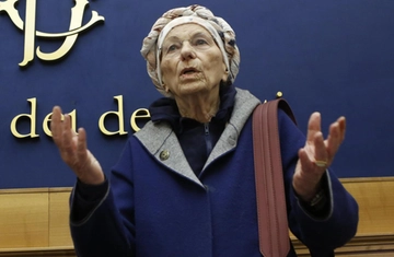 Strage di donne, Emma Bonino: "È tempo che gli uomini non stiano più a guardare. Scendano loro in piazza"