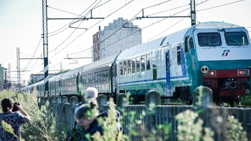 Torino-Milano, treno uccide cinque operai. Cancellazioni e ritardi: le conseguenze per il traffico in Lombardia