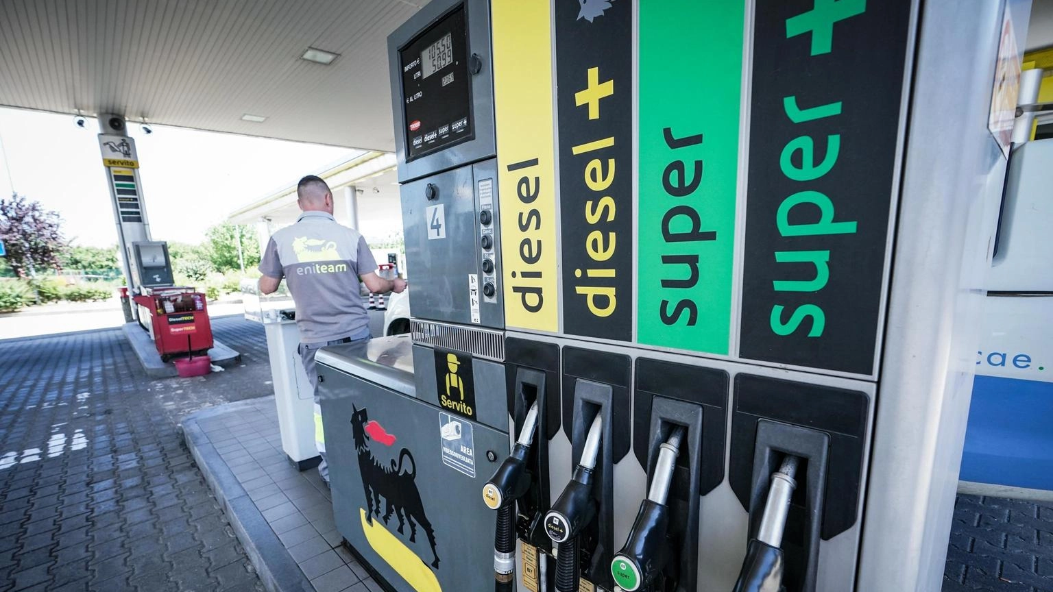 Benzina sulla A21 Torino-Piacenza sfiora 2,8 euro al servito