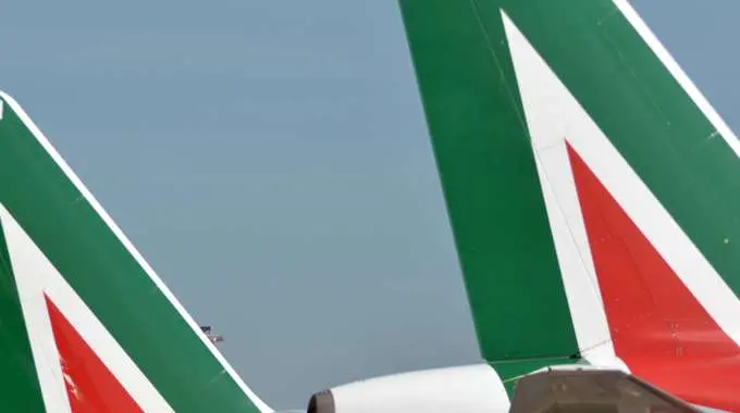 Alitalia: ipotesi avanti senza Poste