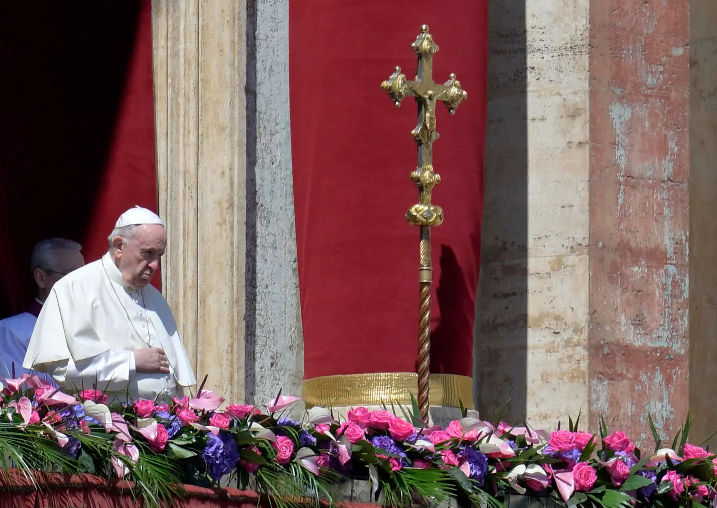 Messa di Pasqua, il Papa: in noi ancora lo spirito di Caino. Pace responsabilità di tutti