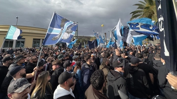 Calcio, Napoli-Milan sciopero del tifo ultras per i prezzi: "Allo stadio solo famiglie ricche"