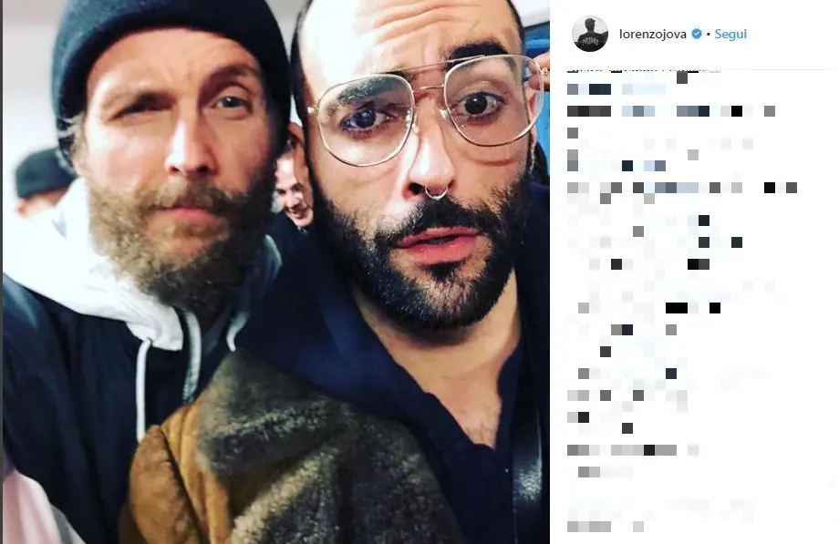 Marco Mengoni, il nuovo look svelato da Jovanotti. Ma i fan si dividono