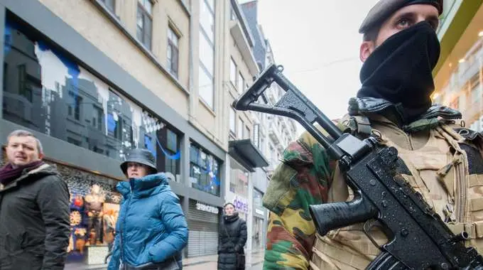 Bruxelles: chiusi ristoranti e caffè