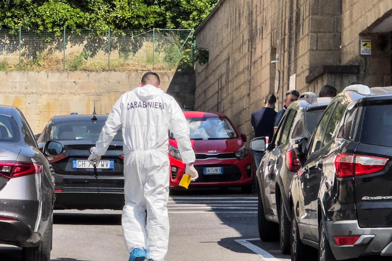 Donna trovata morta in auto a Piano di Sorrento.