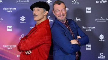 Quinta serata Sanremo 2024: la scaletta della finale. L’elenco con l’ordine d’uscita dei cantanti. Amadeus: dispiaciuto per fischi a Geolier