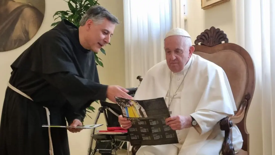 Ucraina, padre Fortunato porta un dono dei bambini al Papa. “Aspettiamo la  pace”