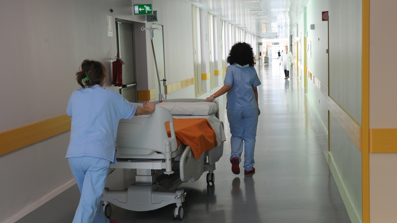 Una corsia d'ospedale (Foto archivio Newpresse)