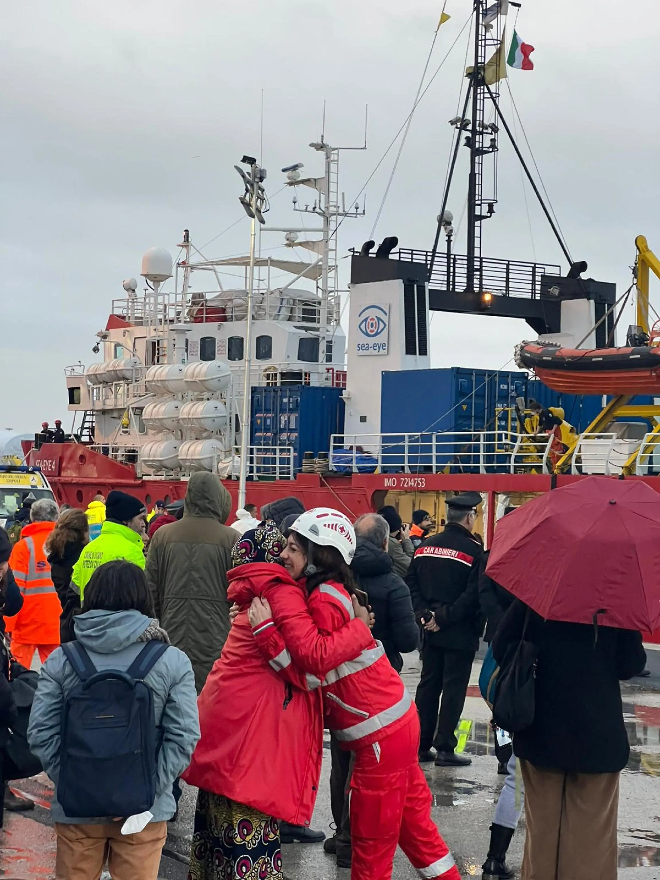 Migranti, sbarco Sea Eyes domani alle 7 a Napoli: per i minori soli aperta nuova struttura