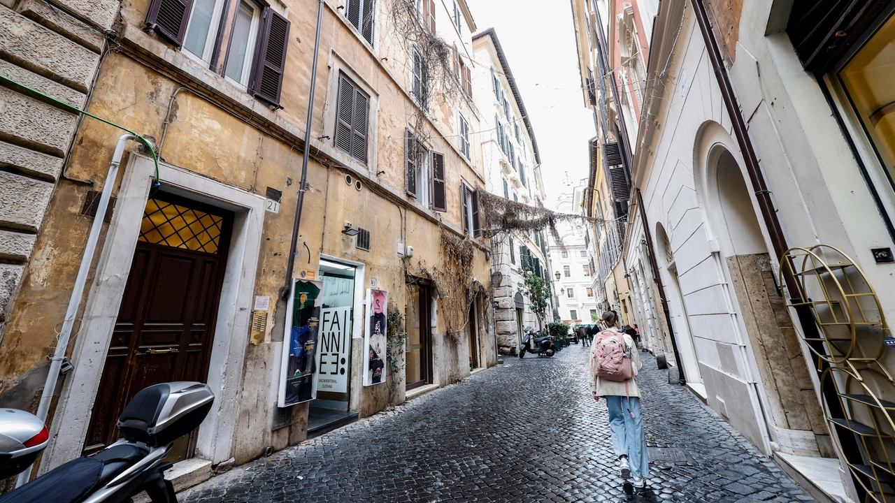 Bambino di 10 anni precipitato dal terzo piano in via Banchi Nuovi. nel centro di Roma