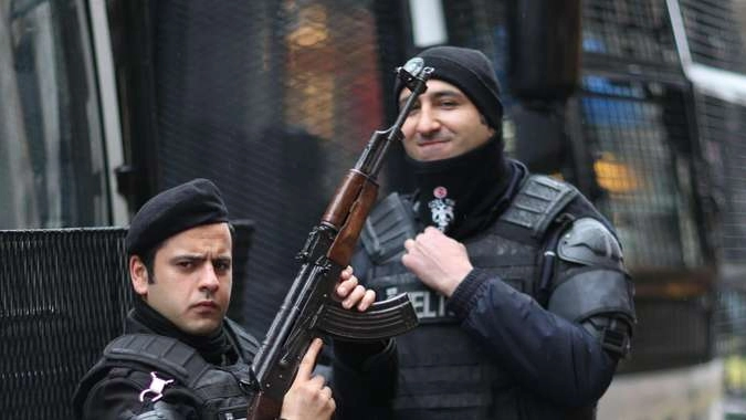 Esplosione bus studenti Istanbul, feriti