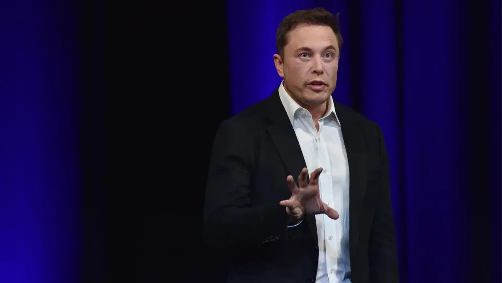 Elon Musk: "L'intelligenza artificiale diventerà un dittatore"