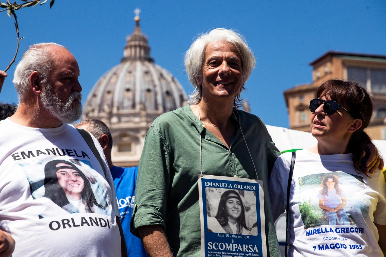 Pietro Orlandi con la sorella di Mirella Gregori, Maria Antonietta, durante il Sit-in per il quarantennale della scomparsa di Emanuela Orlandi (Ansa)