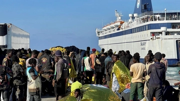 Lampedusa, l’inferno dei migranti: il racconto di un’isola al collasso