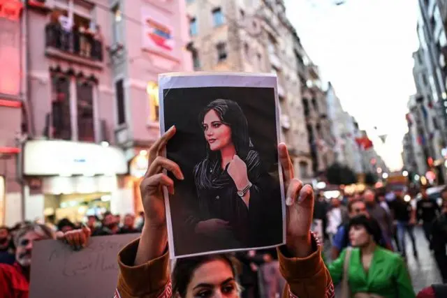 Roma in piazza per le donne iraniane: "Unite per la libertà"