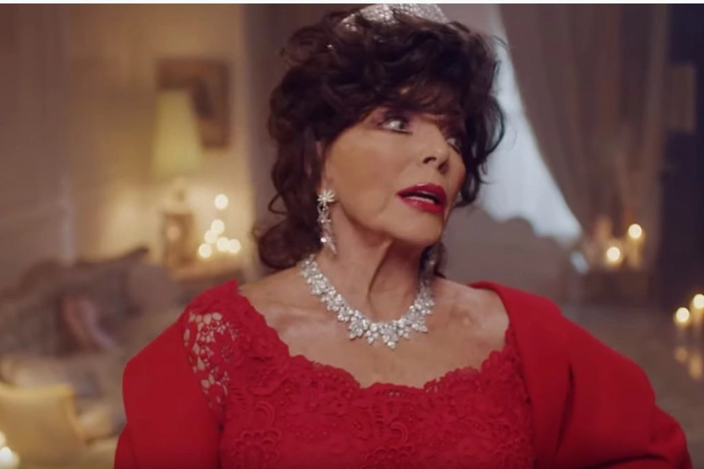 Joan Collins veste Valentino: spot natalizio