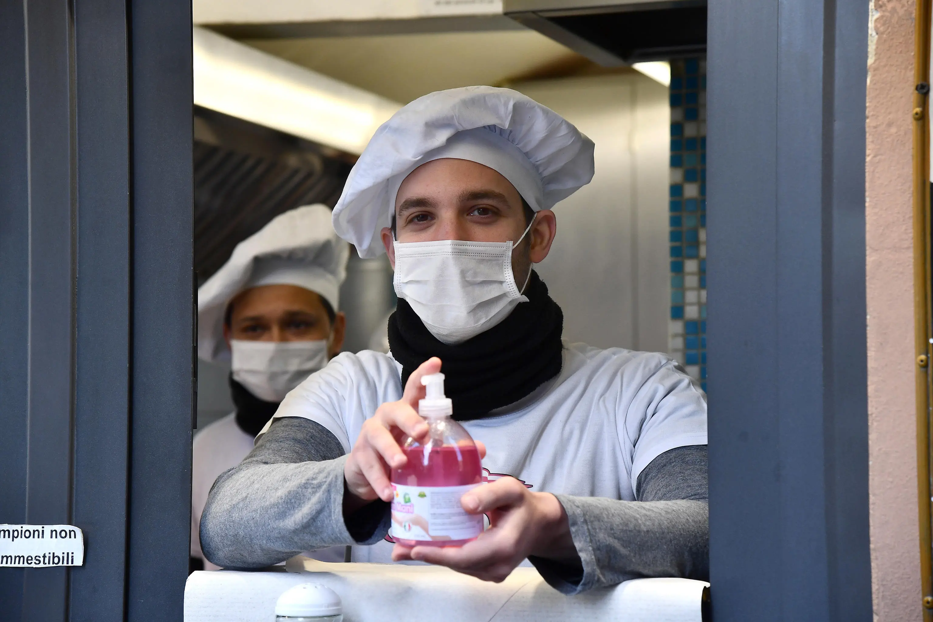 Gel disinfettante, gara di solidarietà hi-tech