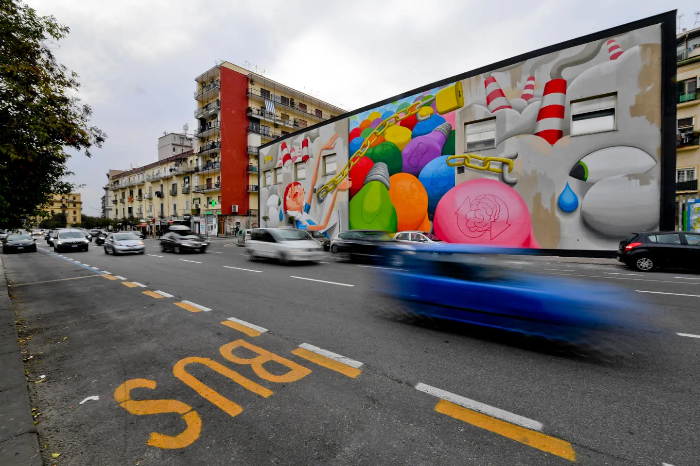 Napoli, a Fuorigrotta il più grande eco-murale antismog del Sud di Zed1 / VIDEO