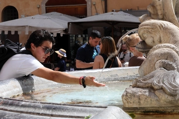 Caldo record, picco in Italia: le temperature più alte in Sardegna e Sicilia. Gruista muore nel cantiere Amazon ad Ancona