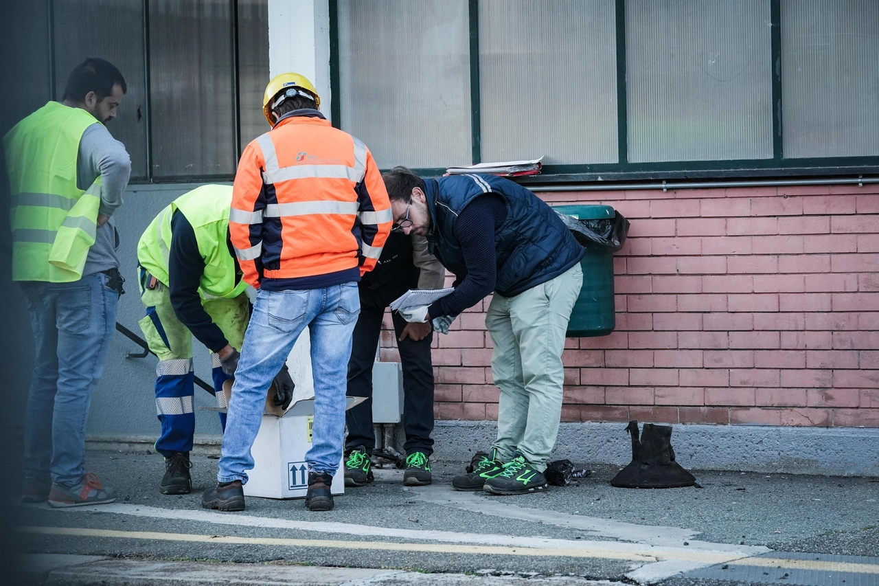 Operai uccisi dal treno, rilievi in stazione