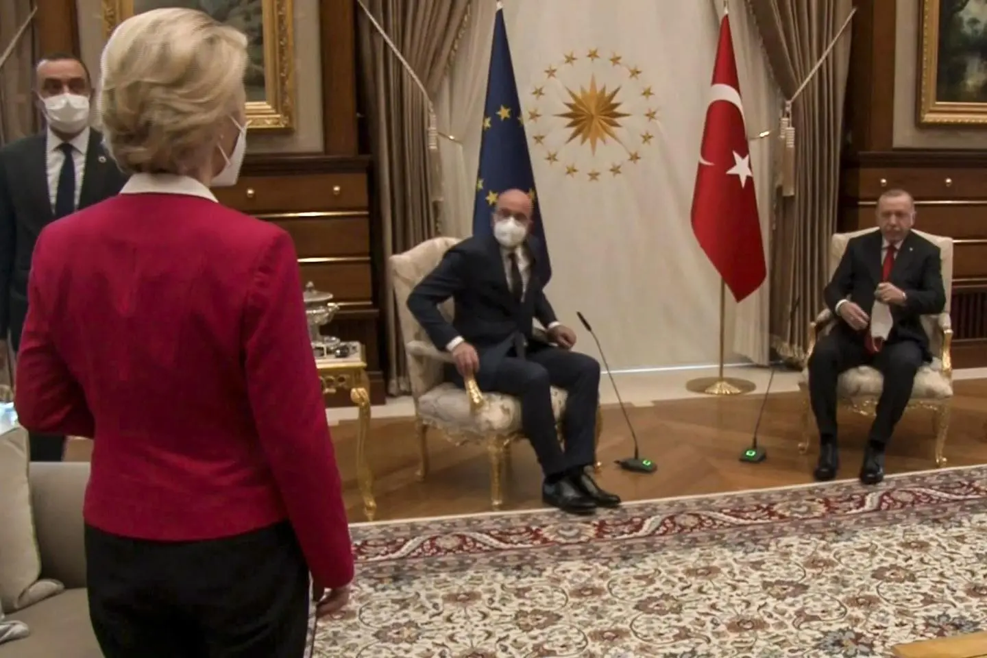 Von der Leyen-Erdogan, Michel nel mirino per il Sofagate. Cosa è successo ad Ankara