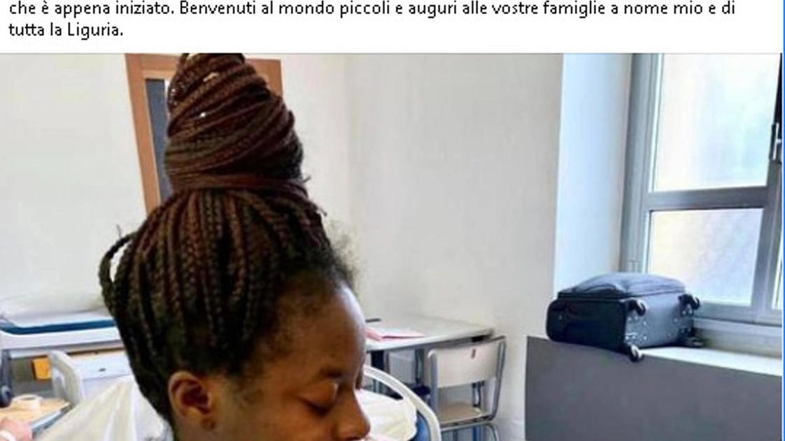 La prima nata a Genova nel post del governatore della Liguria Toti (Ansa)