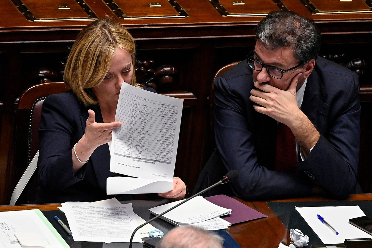 La premier Giorgia Meloni e il ministro dell'Economia Giancarlo Giorgetti (Ansa)