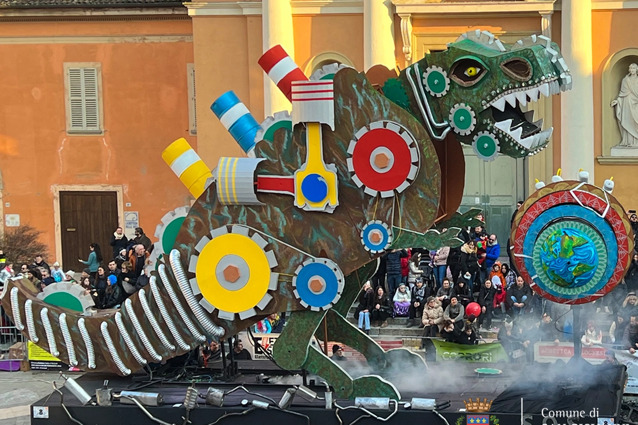 Uno dei carri allegorici al Carnevale di Persiceto