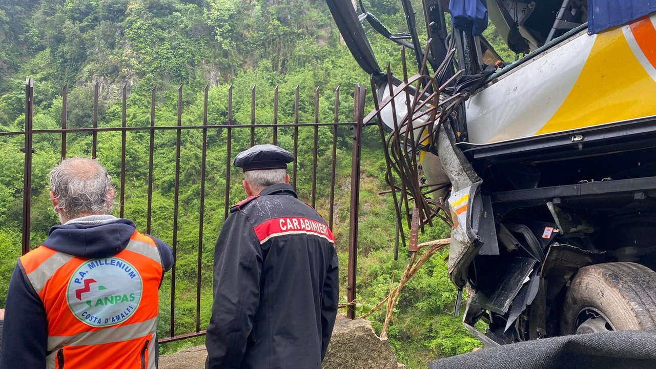 Il bus precipitato sulla strada di Ravello