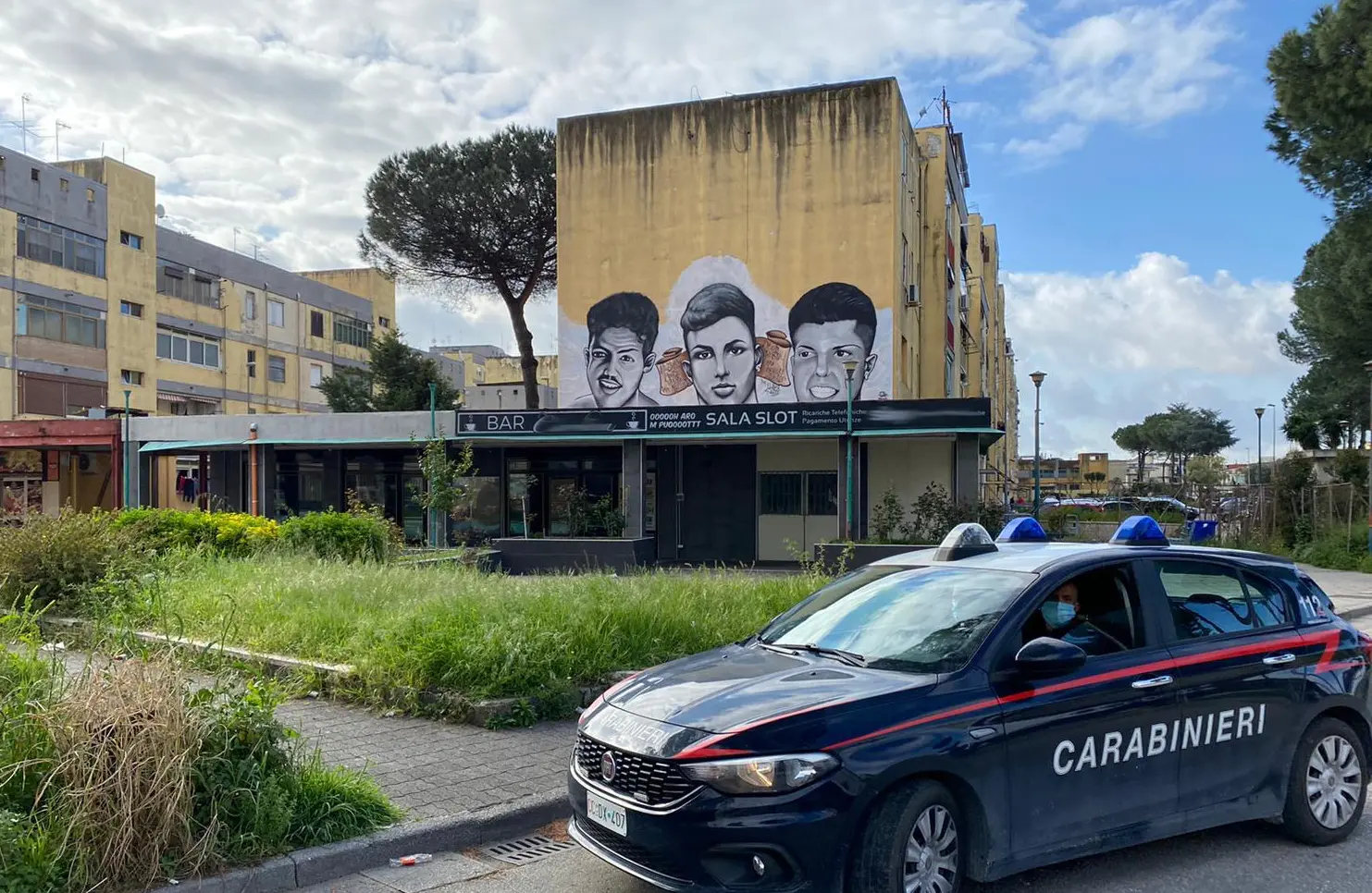 Napoli, furto di caramelle e detergenti in una scuola: 32enne in manette