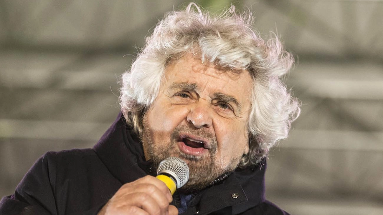 Aggredì un giornalista:. Beppe Grillo assolto. Ma deve pagare i danni