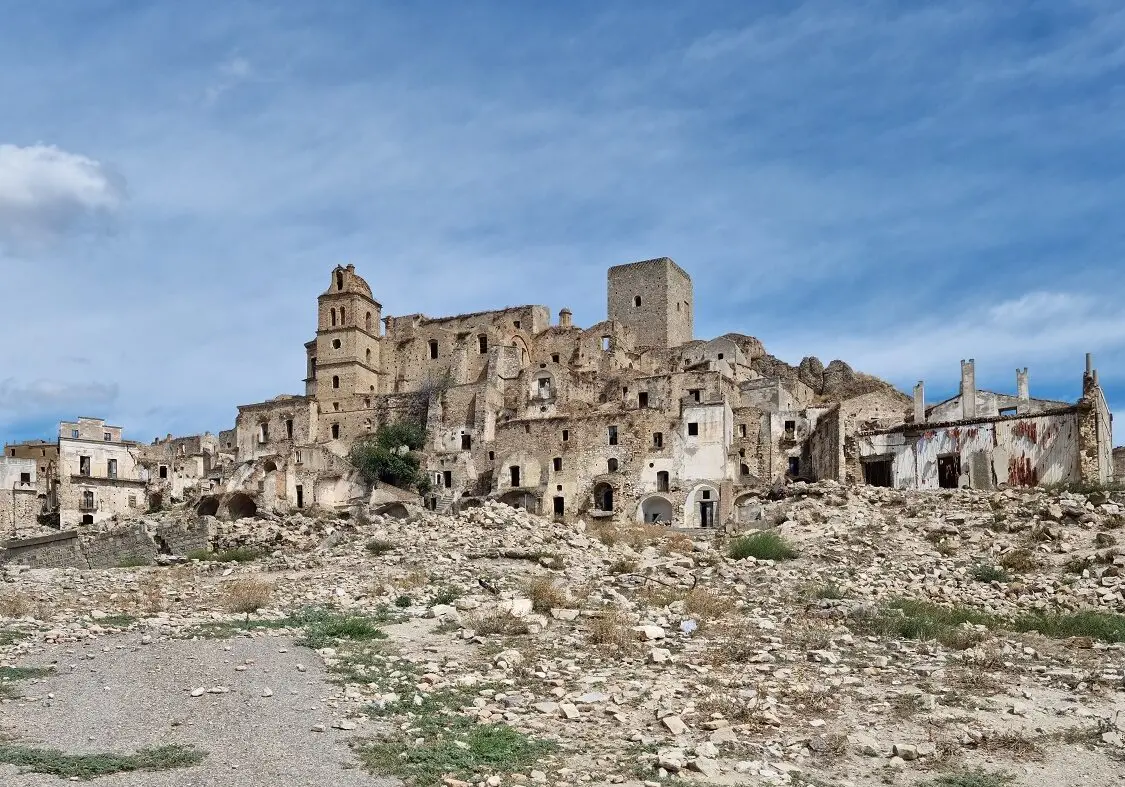 Accadde in Italia: il silenzio di Craco borgo fantasma che vuole vivere