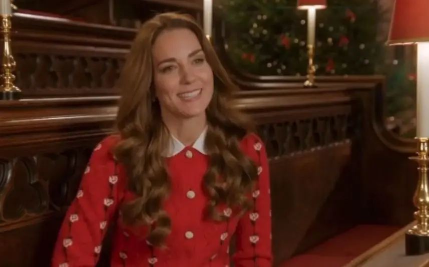 Kate Middleton, cardigan rosso Made in Italy per la vigilia di Natale