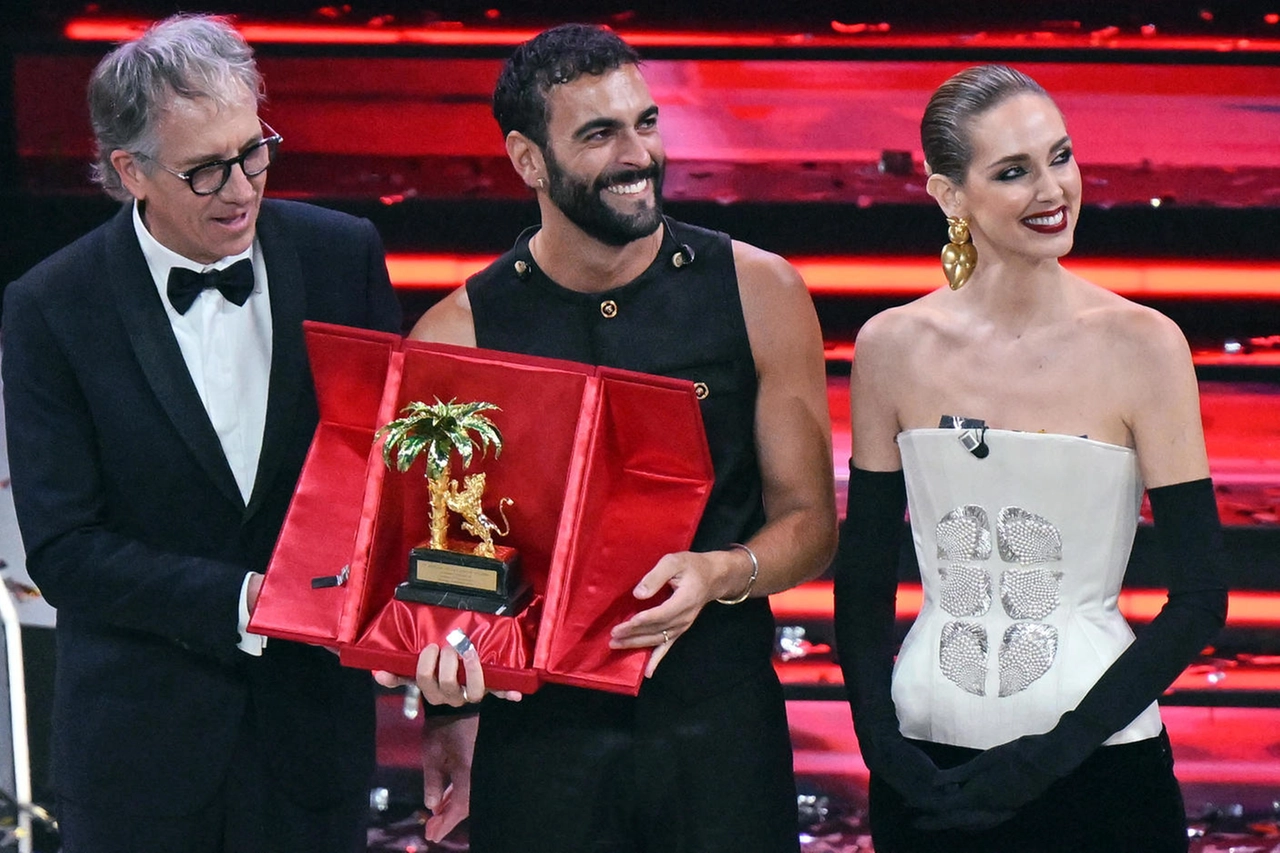 Mengoni vincitore del festival di Sanremo 2023 (Ansa)