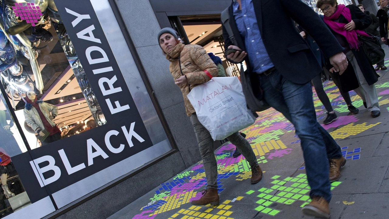 Black Friday, si parte. Come trovare le offerte migliori (Afp)