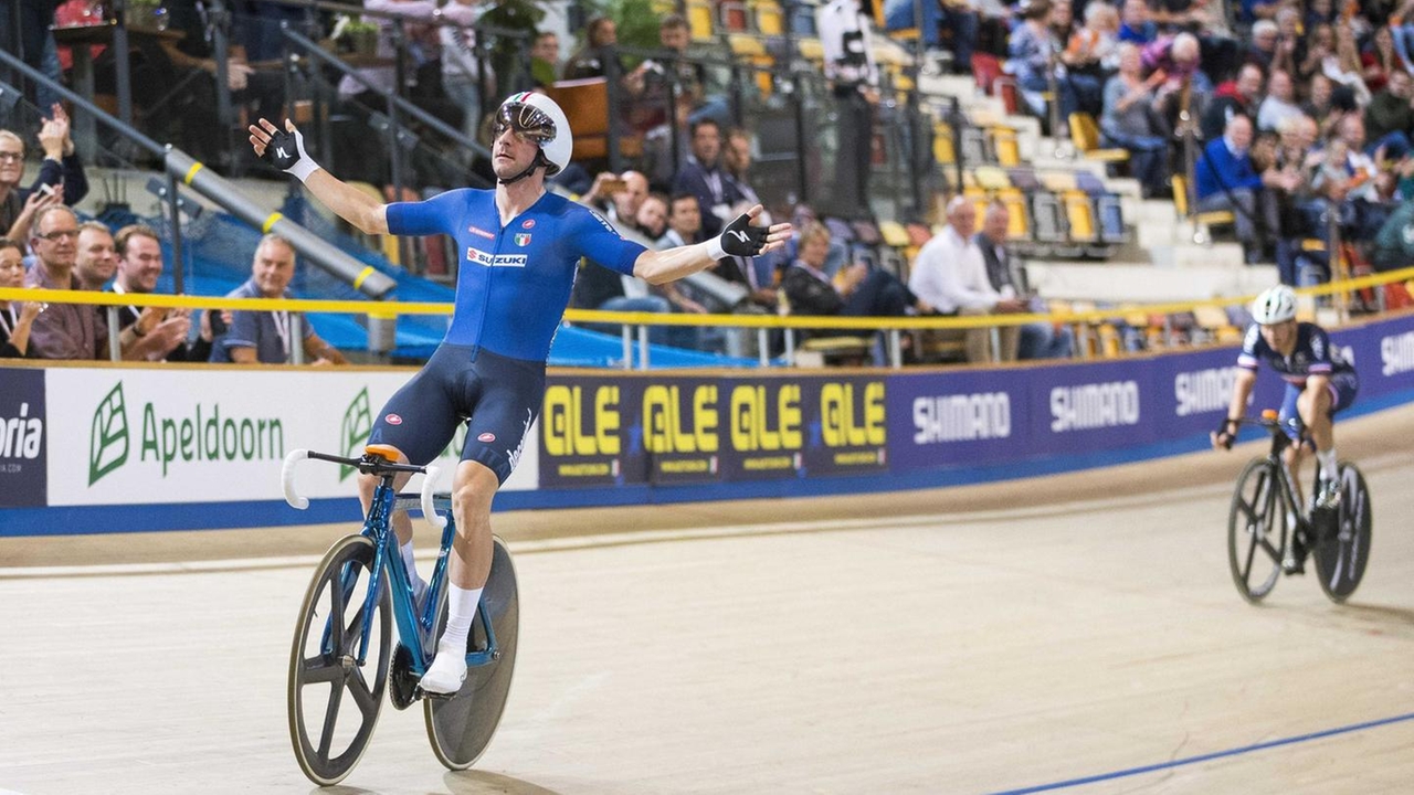 Elia Viviani vince l'oro nell'eliminazione agli Europei su pista (Ansa)