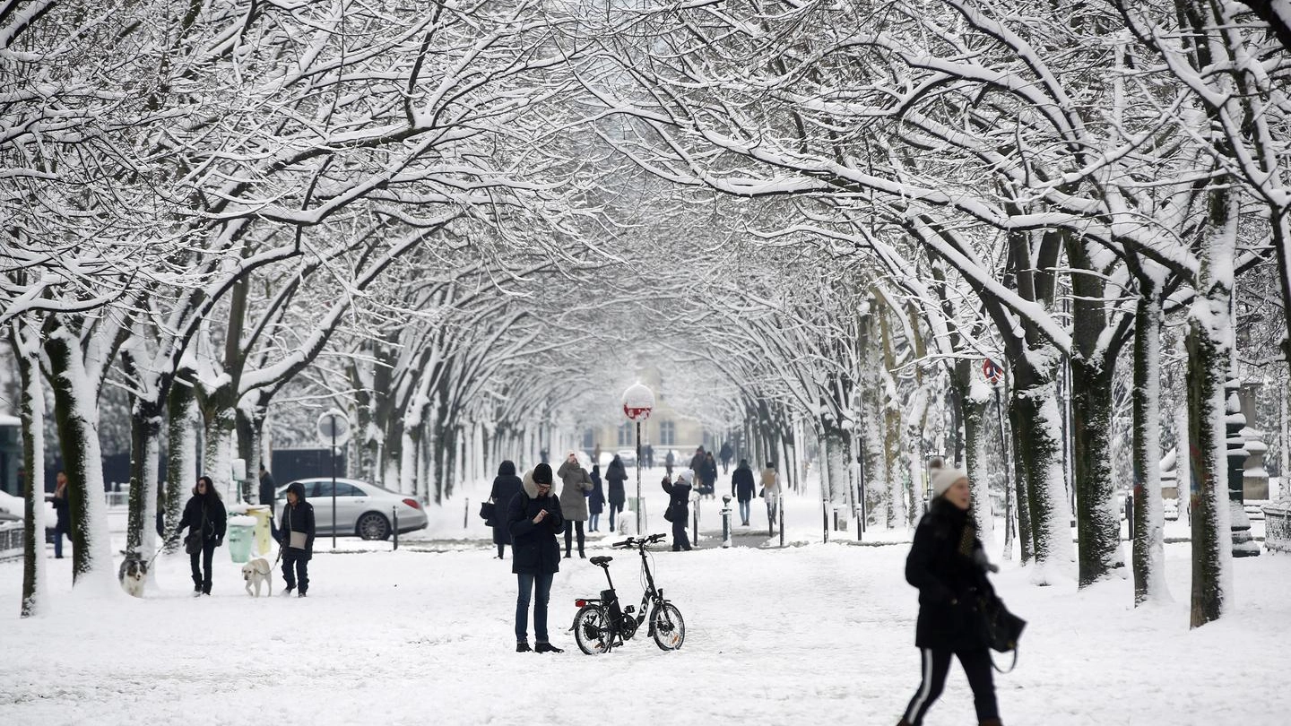 Previsioni meteo, nuove 'ipotesi fredde' per l'Italia. Nella foto Parigi (Ansa)