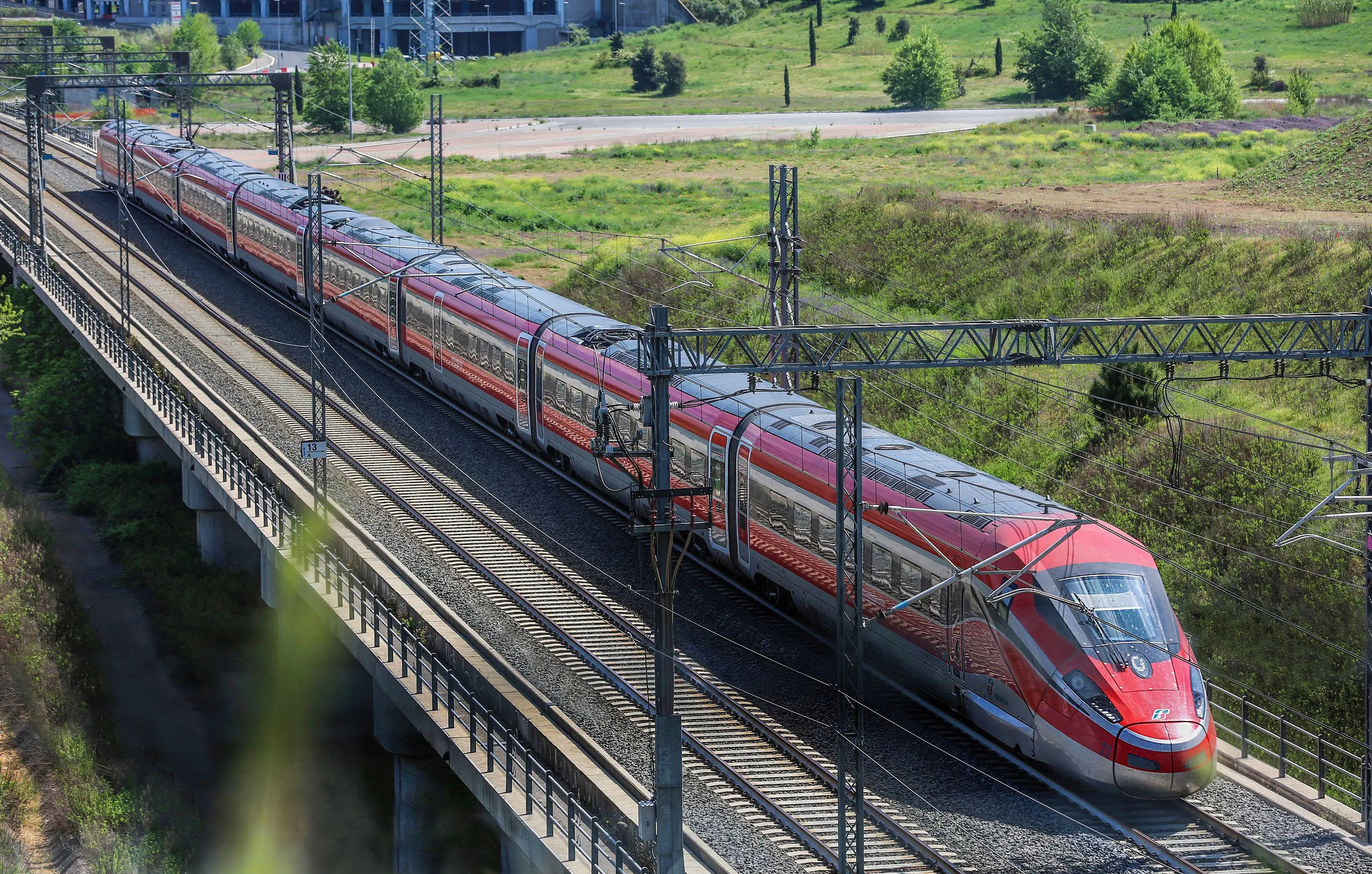 Sostenibiltà e risparmio, Trenitalia (FS) corre veloce