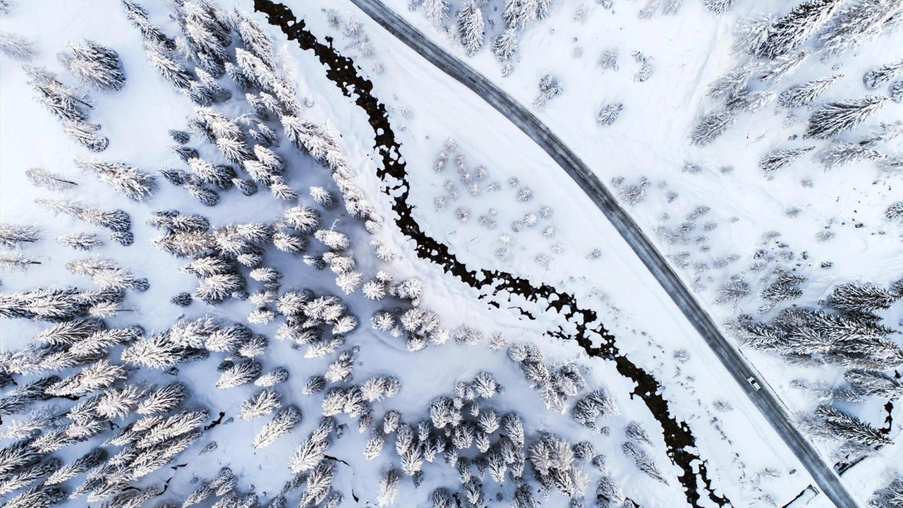 Previsioni meteo, nel weekend torna la neve anche sugli Appennini (foto Ansa)