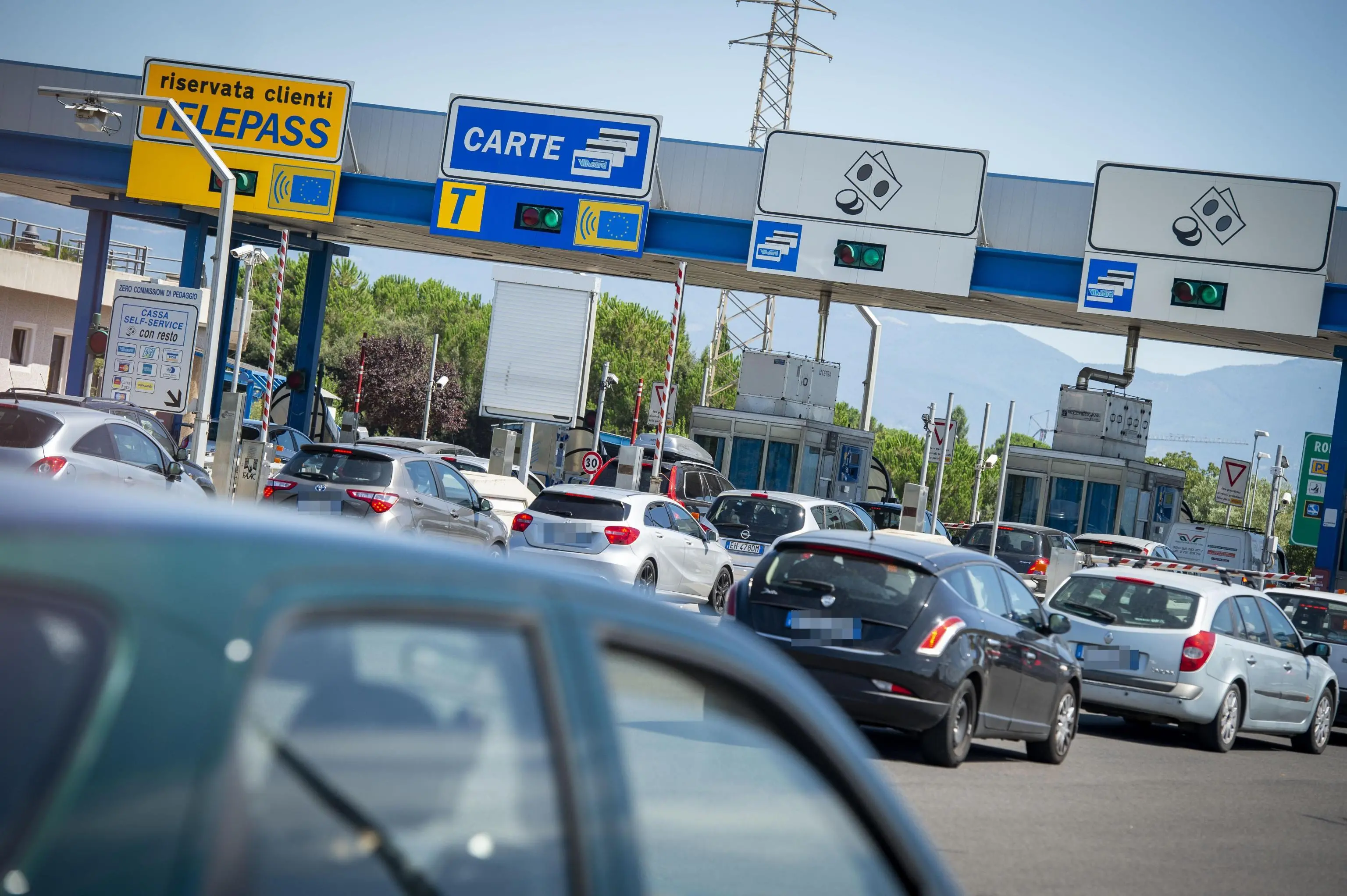 Esodo estivo, A16 Napoli-Canosa: cantieri sospesi per le vacanze