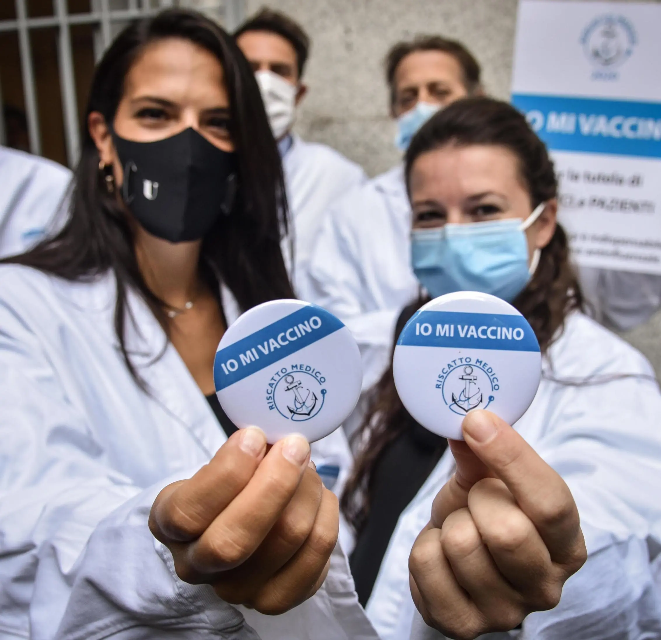 Influenza, sos dei medici: pochi vaccini. Così solo un italiano su tre potrà proteggersi