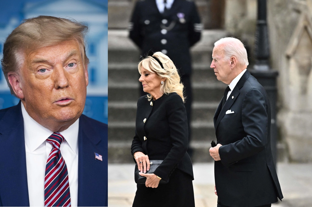 Joe e Jill Biden ai funerali della regina Elisabetta. A sinistra Donald Trump (Ansa)