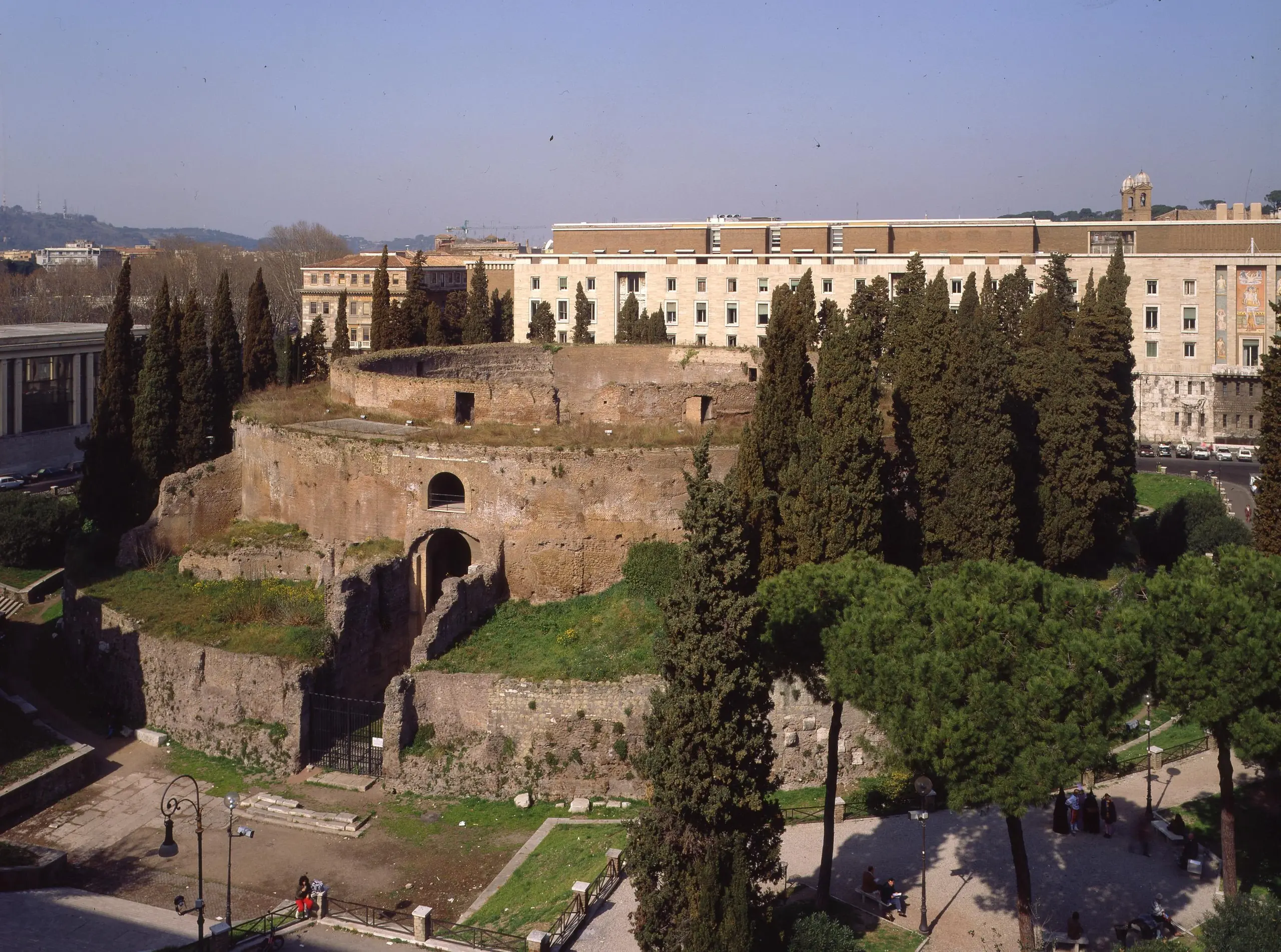 Roma, Mark Zuckerberg in visita virtuale al Mausoleo di Augusto